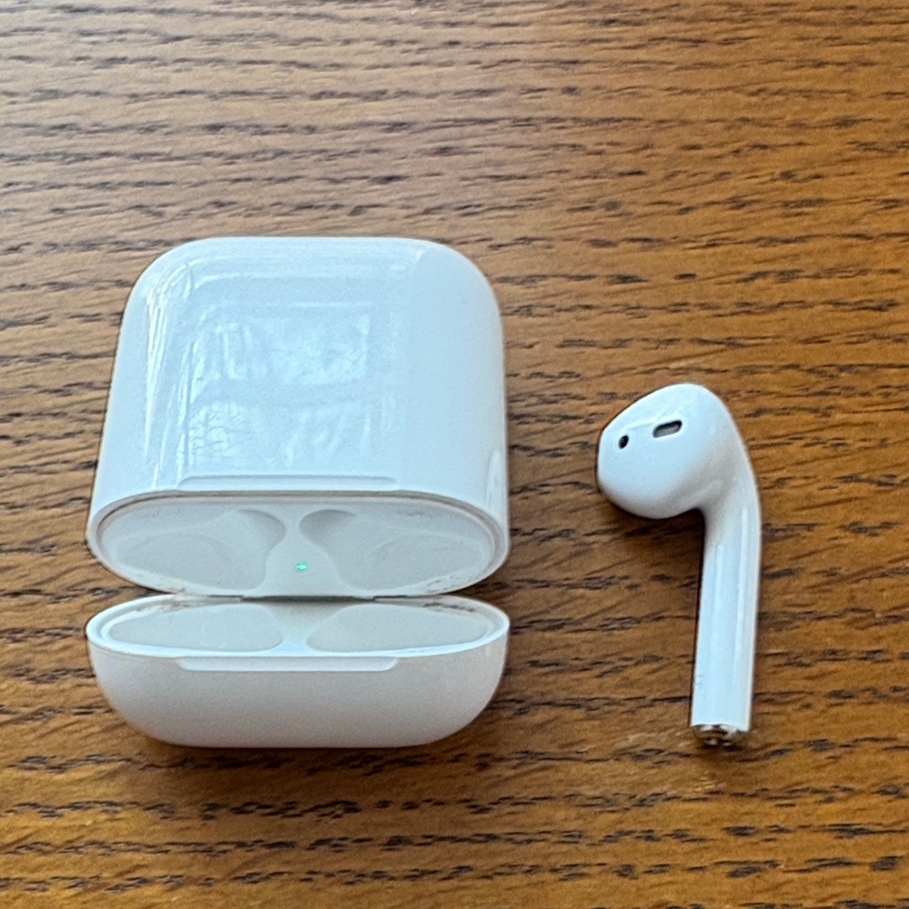 Apple White Wireless Earbud and Charging Case - Single Left Bud Included
